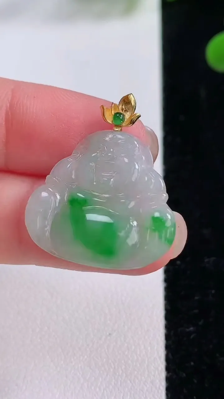 天然A货翡翠佛公吊坠，尺寸21.5-23.2-2.6，重量:2.32g
11月25日