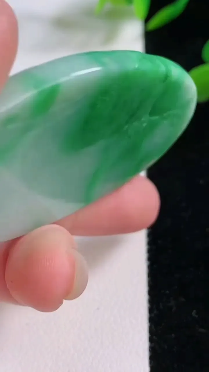 天然A货翡翠山水牌吊坠，尺寸58-36-8，重:37.03g
11月25日