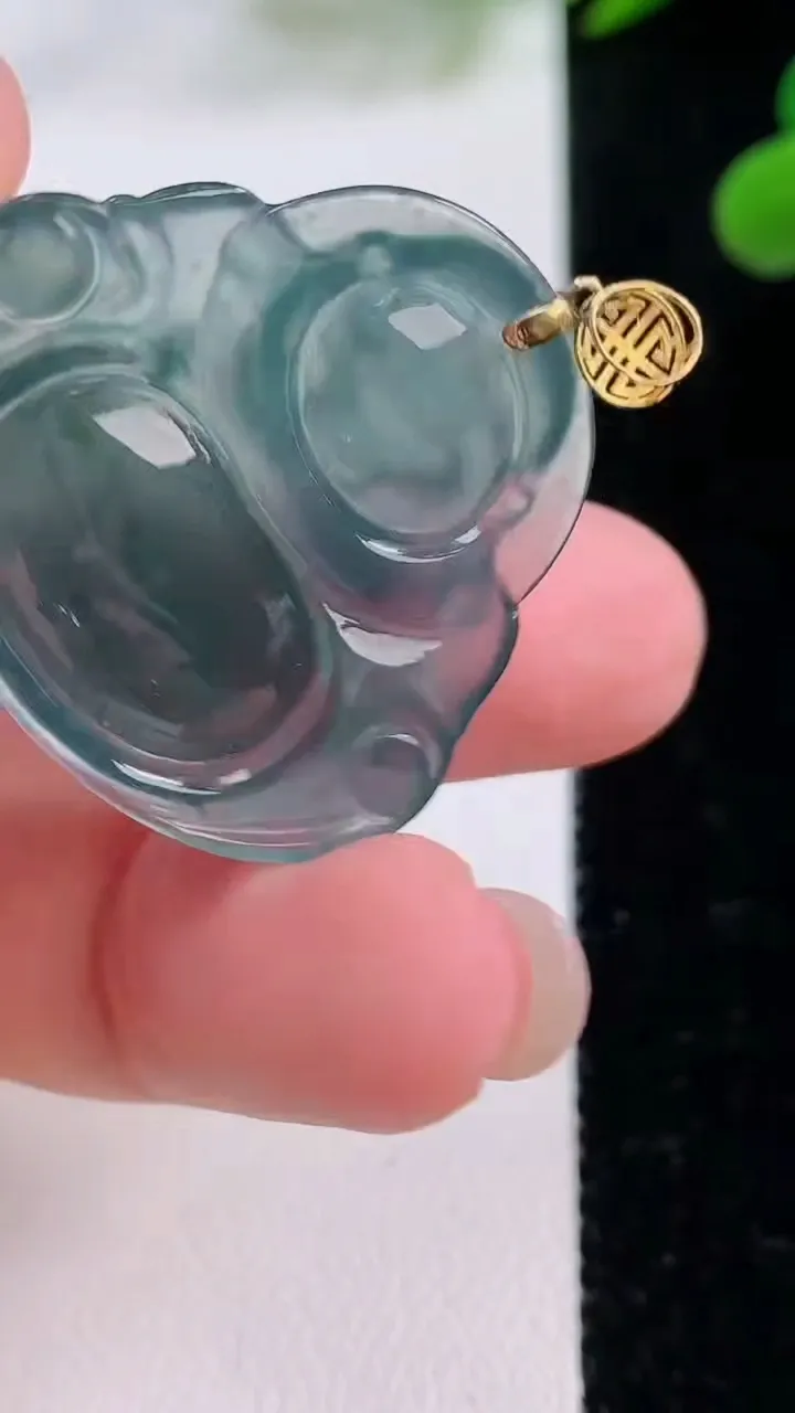 天然A货翡翠18K金蓝水佛公吊坠，尺寸28.8-32.2-5.7，重量:7.49g
11月25日