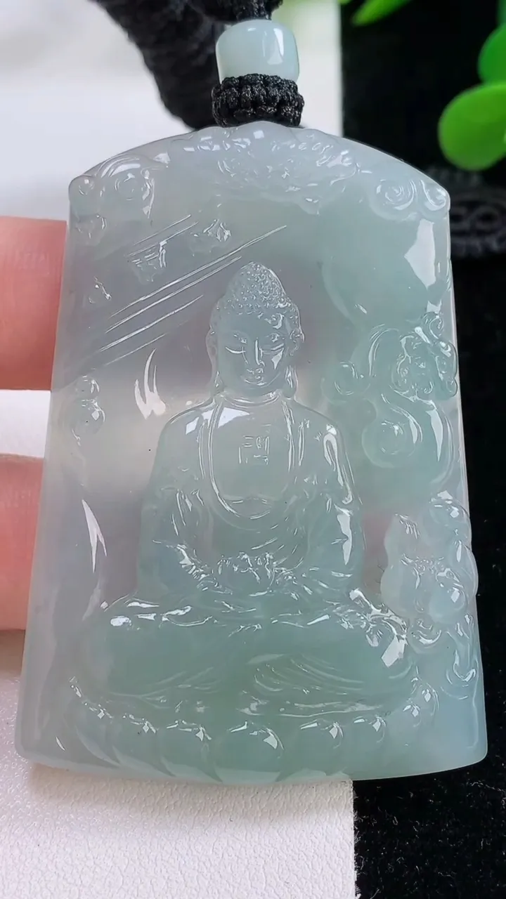 天然A货翡翠大日如来吊坠，尺寸57.4-40.8-5.4，重量:34.88g
11月25日
