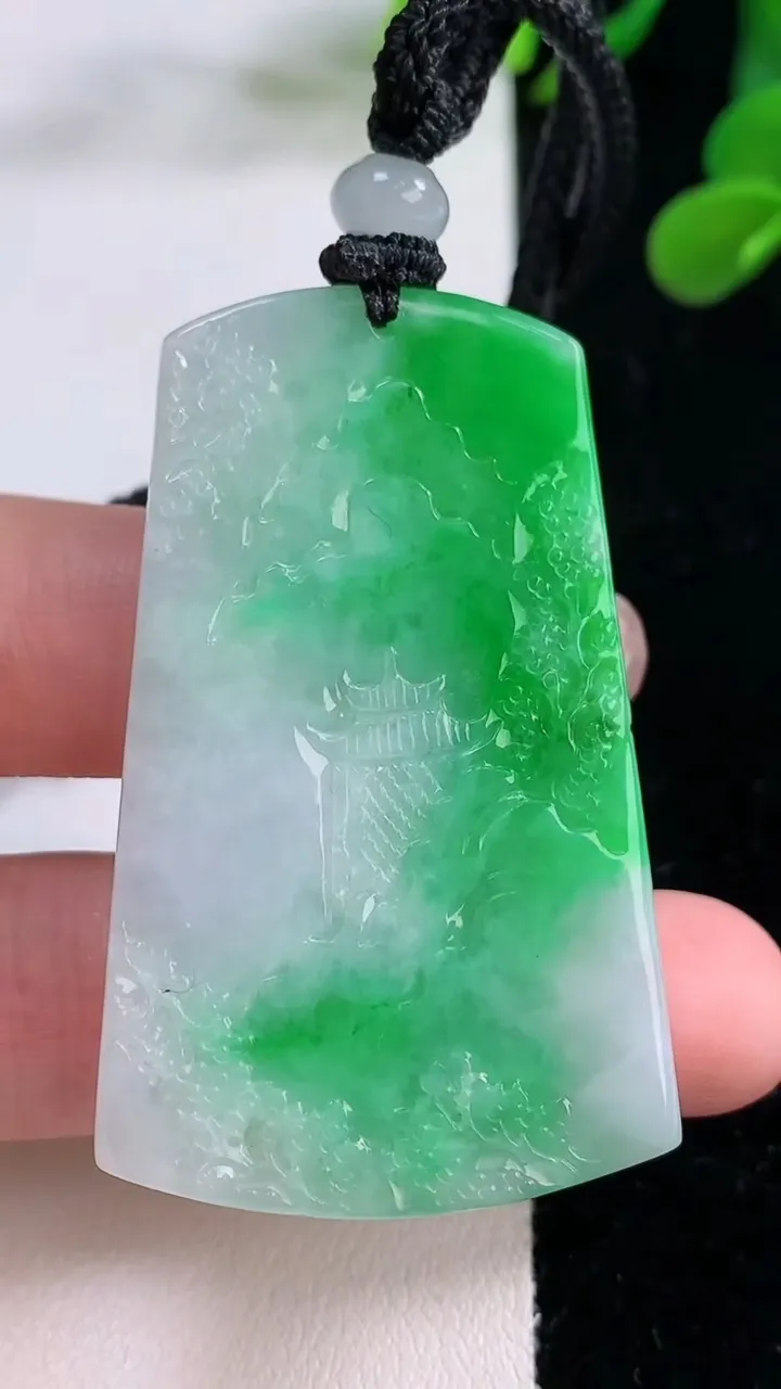 天然A货翡翠山水牌吊坠，尺寸50.4-35-8，重量:24.41g
11月25日