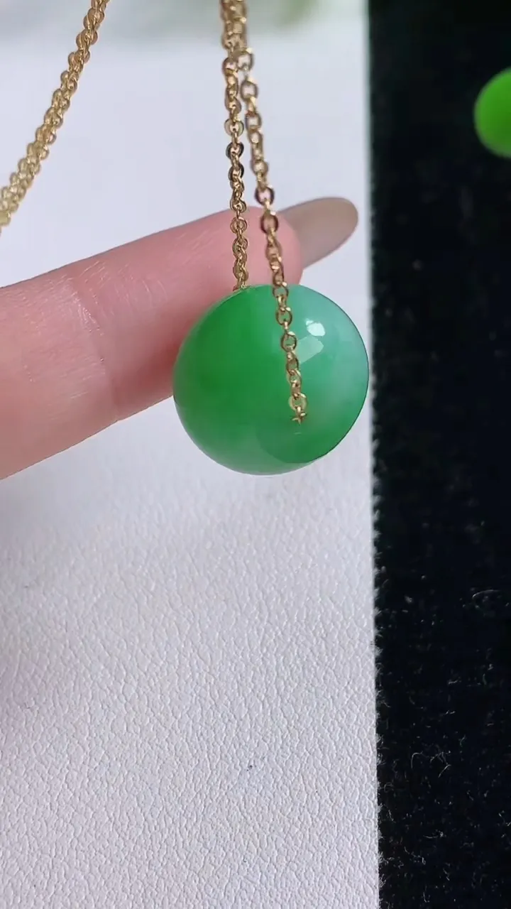 天然A货翡翠路路通吊坠，尺寸15.2-11.8，重量:8.45g
11月25日