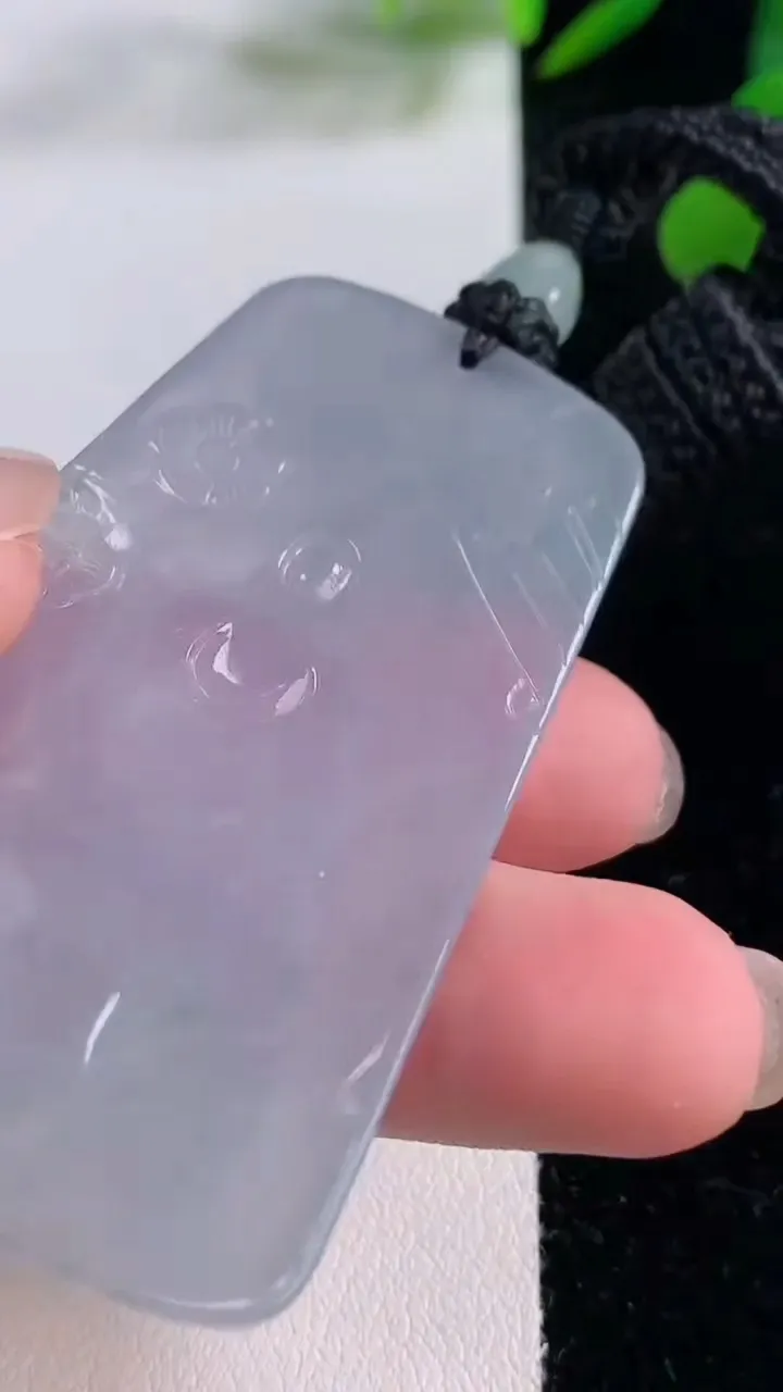 天然A货翡翠冰种紫罗兰阿弥陀佛吊坠，尺寸60.6-36.8-5.6，重量:29.26g
11月25日