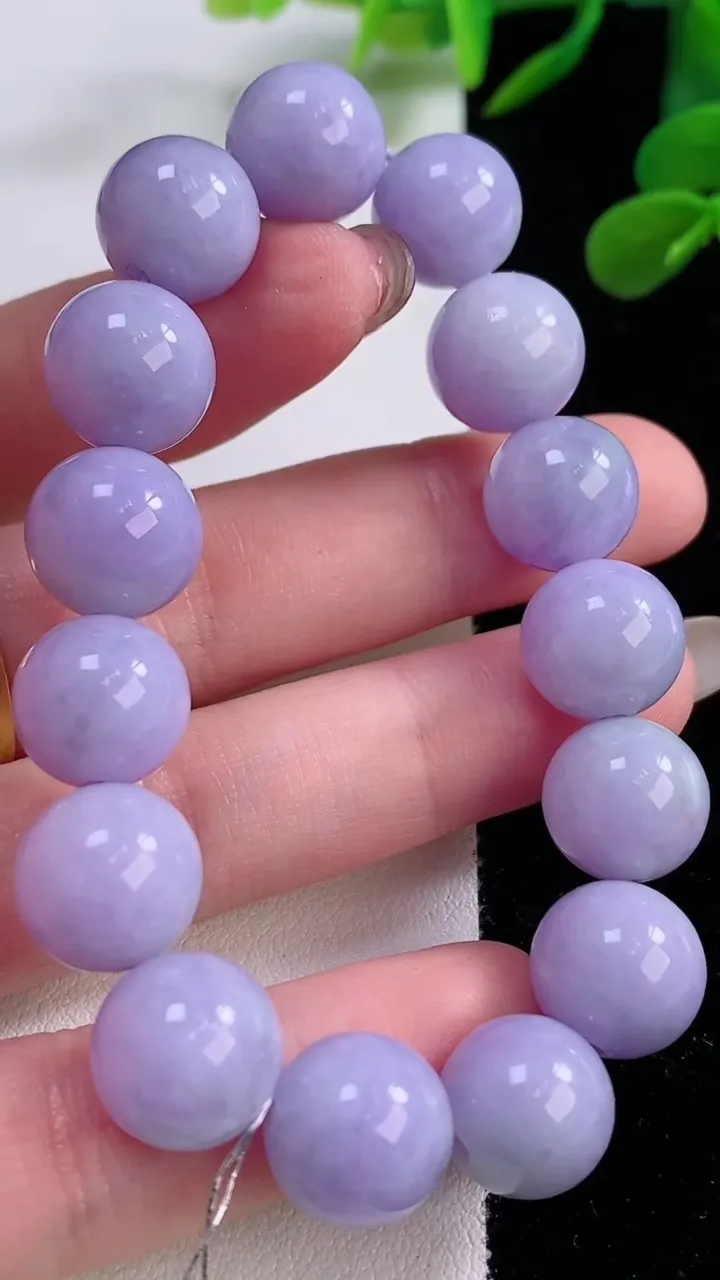 天然A货翡翠紫罗兰圆珠手串，尺寸11.4-15颗，重量:41.28g11月25日
工厂直销收藏佳品,种好水足，色泽均匀，有种有色，上手高大气！