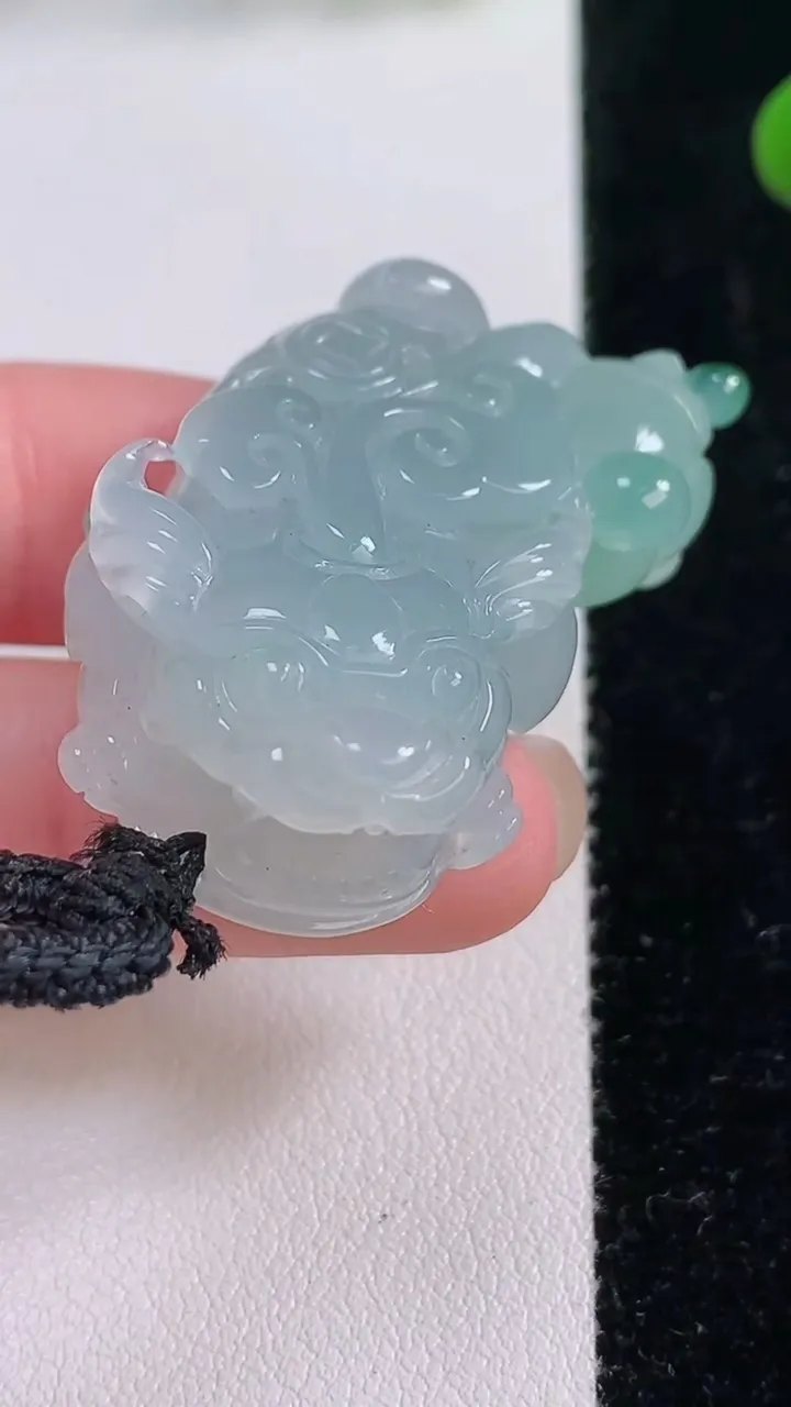 天然A货翡翠貔貅吊坠，尺寸42-23.5-12.9，重量:29.33g
11月25日