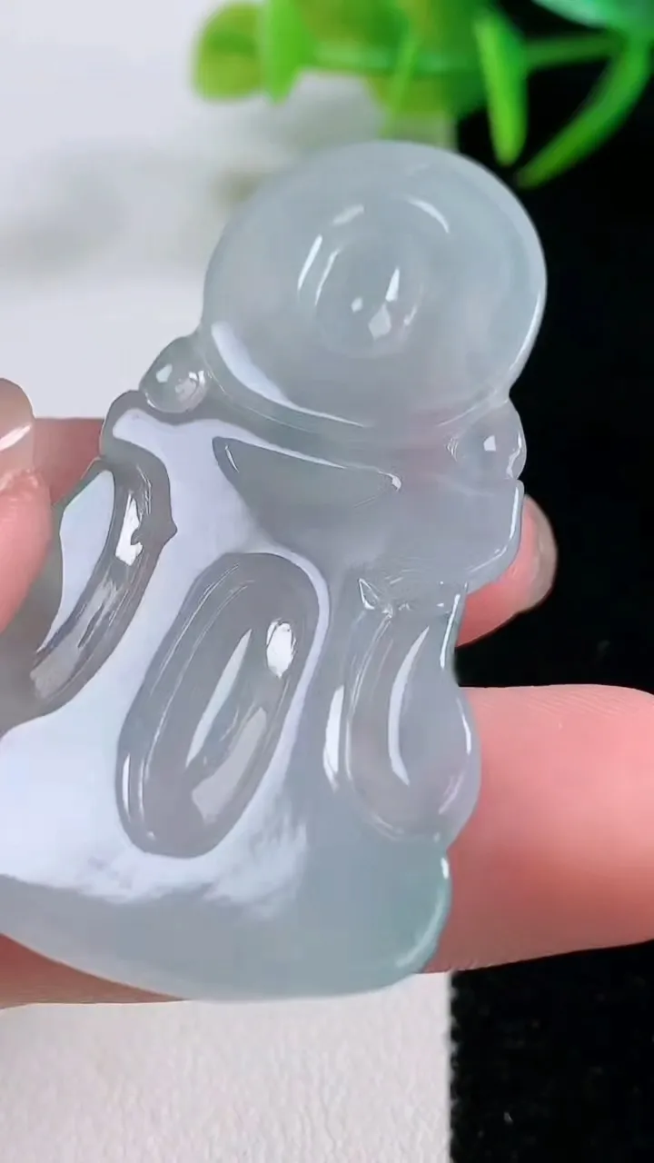 天然A货翡翠观音菩萨吊坠，尺寸53.2-26.8-5.2，重量:14.68g
11月25日