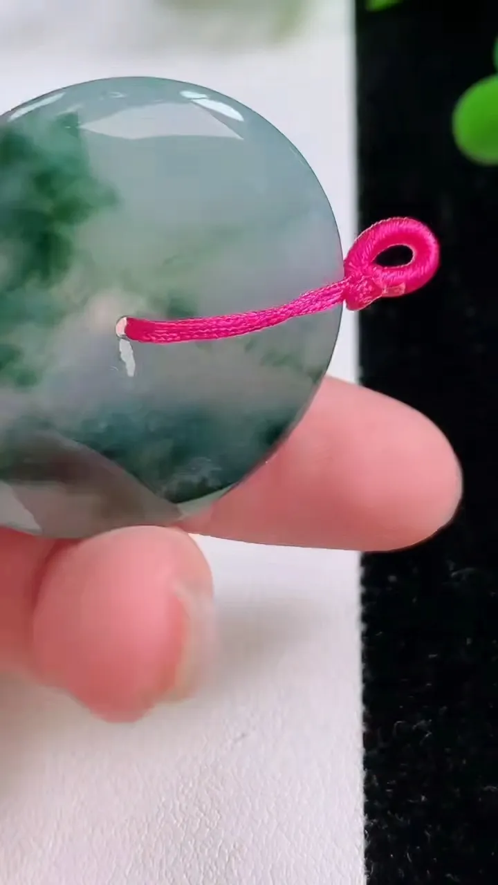 天然A货翡翠冰种飘花平安扣吊坠，尺寸35-5.5，重量:15.53g
11月25日