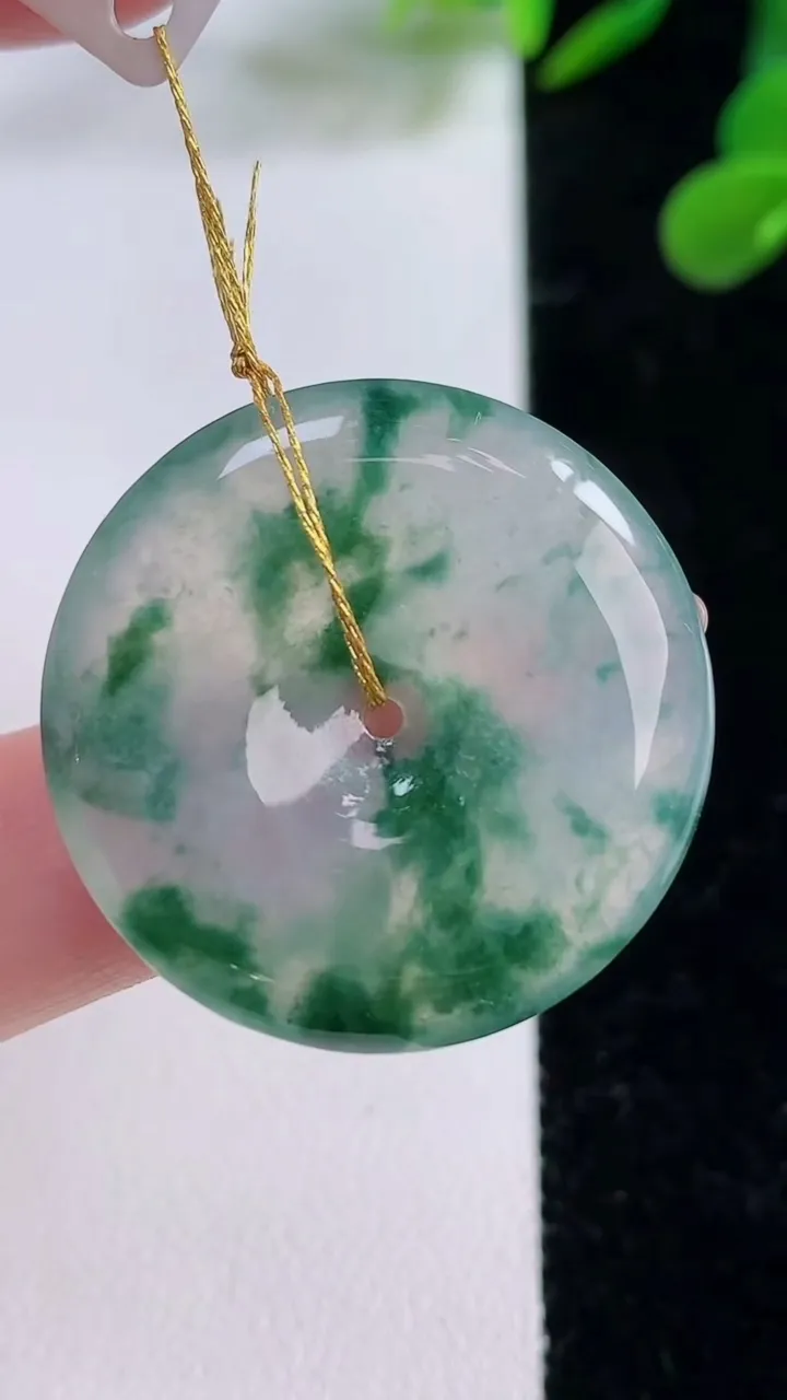 天然A货翡翠种飘花平安扣吊坠，尺寸29-5.5，重量:10.00g
11月25日