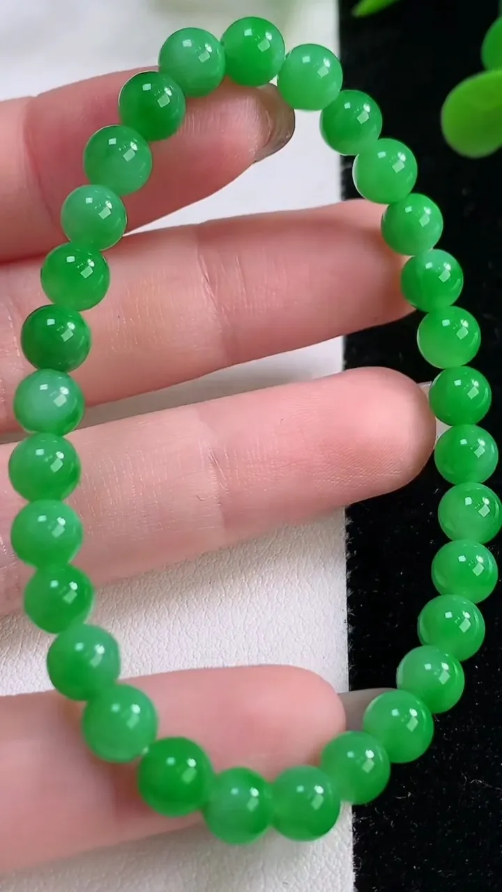 天然A货翡翠圆珠手串，尺寸5.8-30颗，重量:11.41g11月25日
工厂直销收藏佳品,种好水足