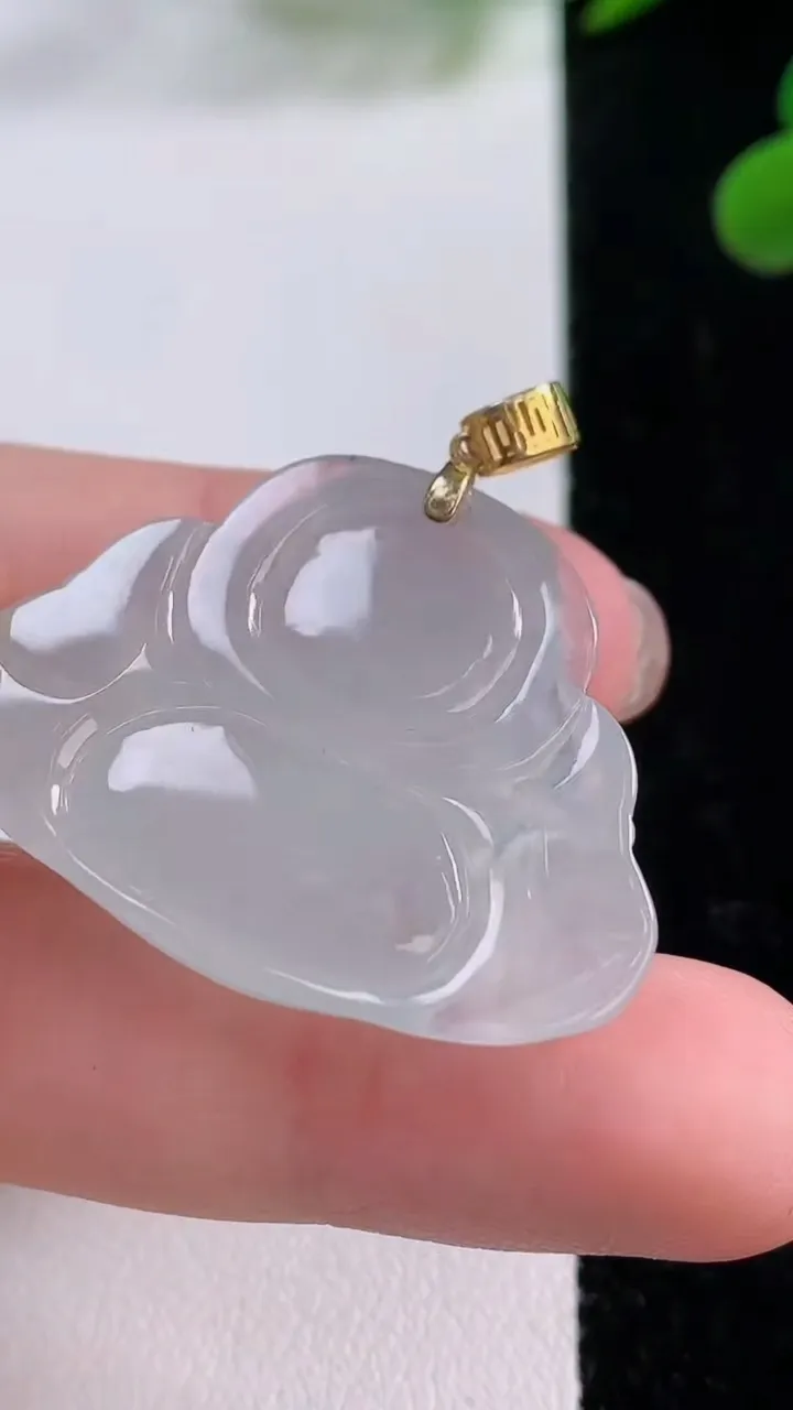 天然A货翡翠种白冰佛公吊坠，尺寸26.8-34.3-7.4，重量:9.75g
11月25日