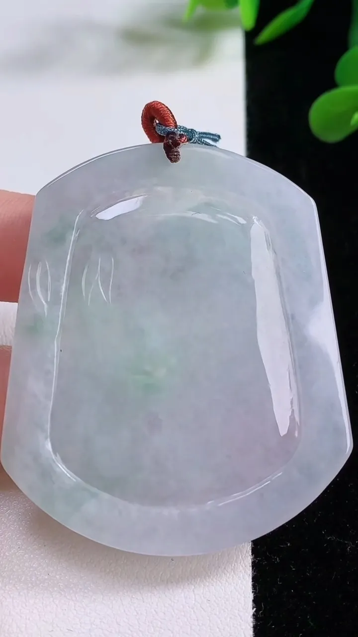 天然A货翡翠生肖虎吊坠，尺寸54.8-45.5-5.4，重量:27.06g
11月25日