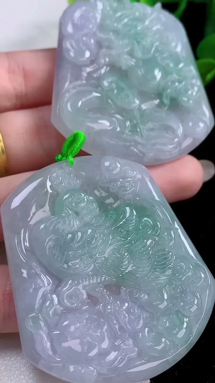 天然A货翡翠春带彩紫罗兰龙凤呈祥吊坠一对，尺寸54.3-45-5.8，重量:59.75g
11月25