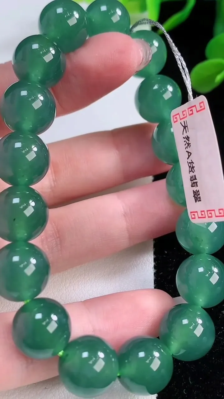天然A货翡翠圆珠手串，尺寸11.7-17颗，重量:48.15g11月25日
工厂直销收藏佳品,种好水足，色泽均匀，有种有色，上手高大气！