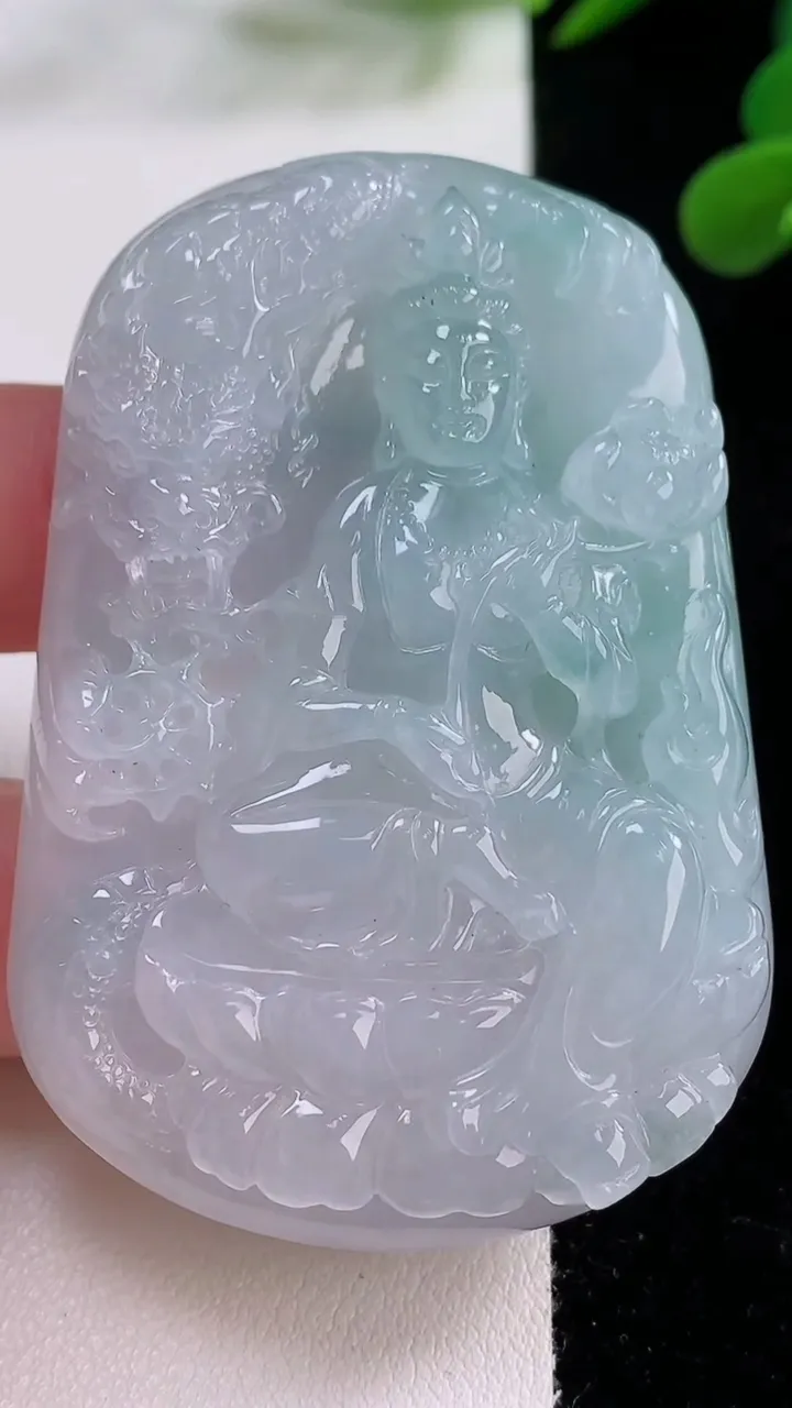 天然A货翡翠祥龙大势至菩萨吊坠，尺寸60.5-41.2-7，重量:51.99g
11月25日