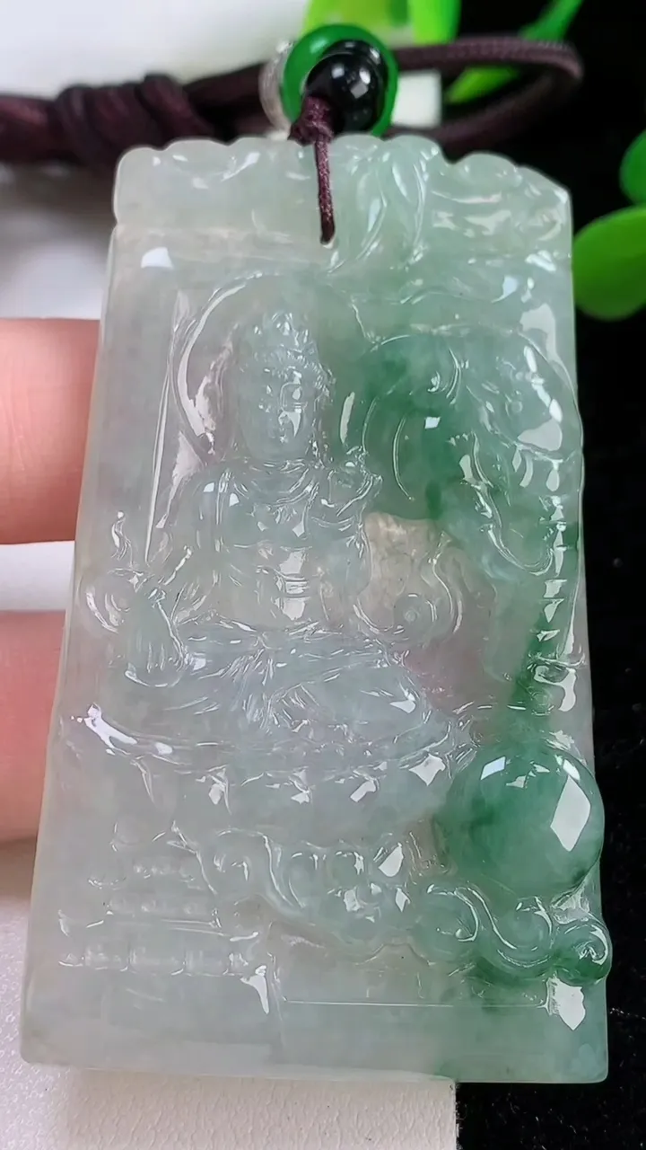 天然A货翡翠普贤菩萨吊坠，尺寸65-38-6，重:29.80g
11月25日