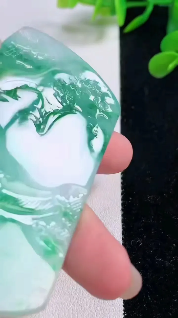 天然A货翡翠山水牌吊坠，尺寸74.2-47.7-6.8，重量:49.67g
11月25日