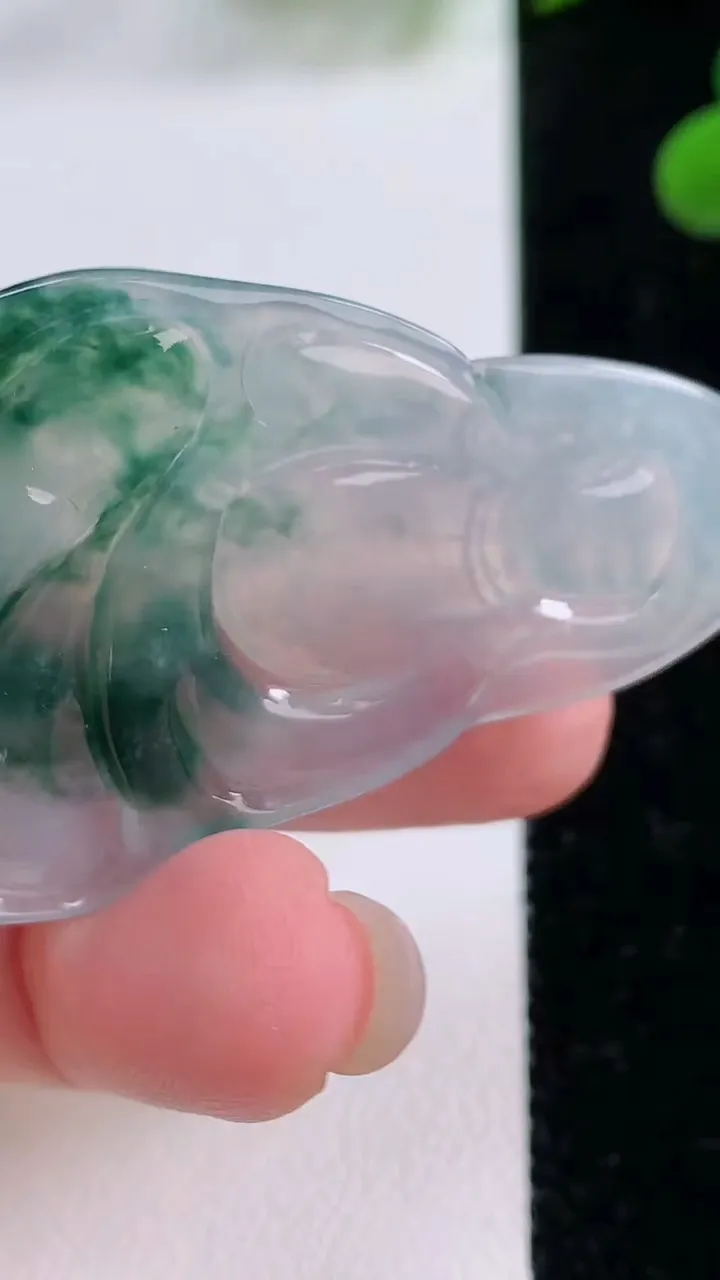 天然A货翡翠冰种飘花大势至菩萨吊坠，尺寸49-31.7-4，重量:11.51g
11月25日