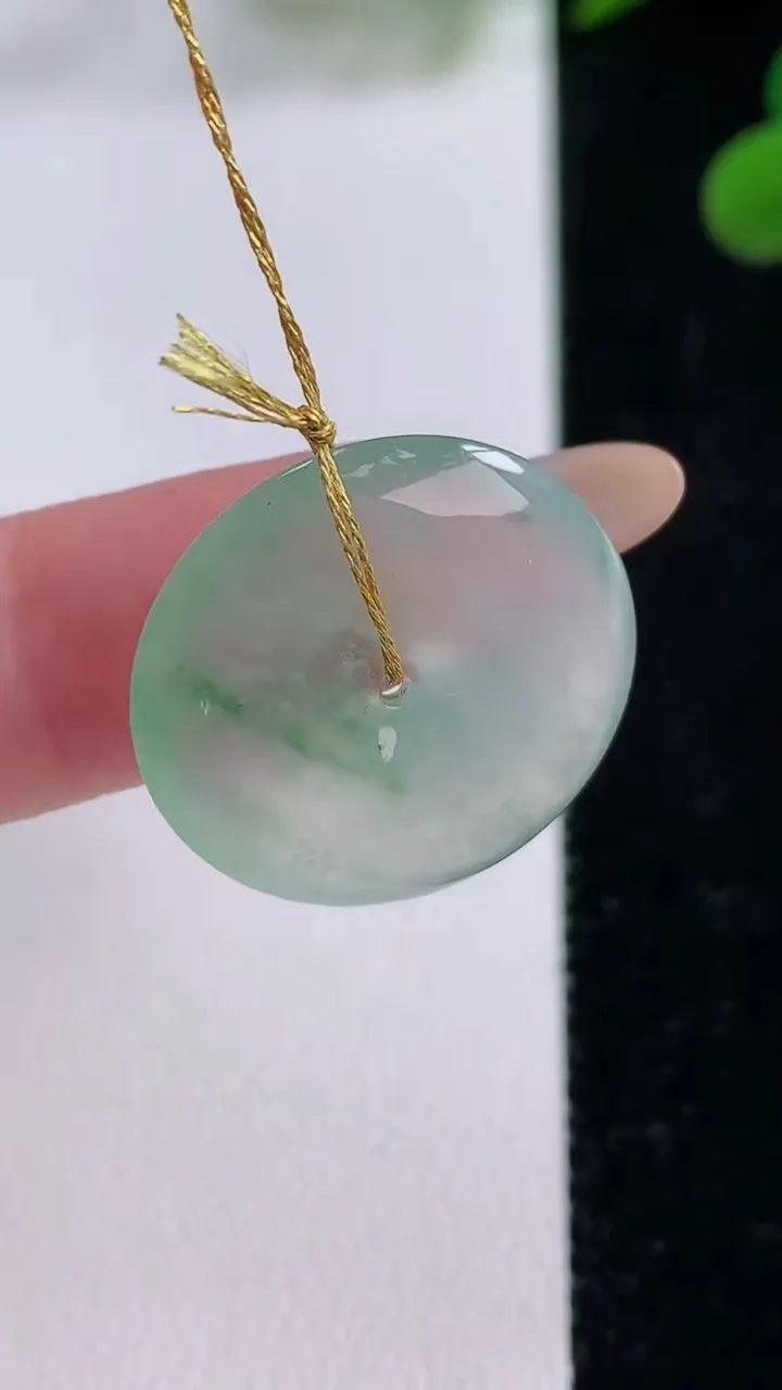 天然A货翡翠冰种飘花平安扣吊坠，尺寸22-4.4，重量:4.83g
11月25日