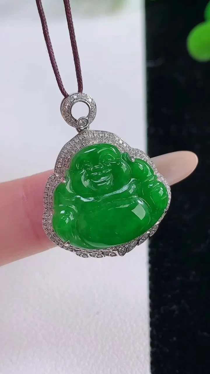 天然A货翡翠佛公吊坠，尺寸27.6-21.5-7.8，裸石16.4-18.8重量:4.23g
11月