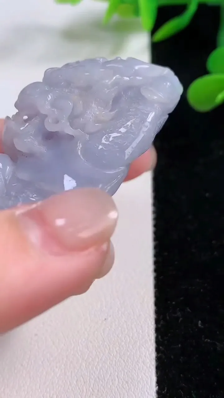 天然A货翡翠紫罗兰龙牌吊坠，尺寸71-32-20，重:57.71g
11月25日