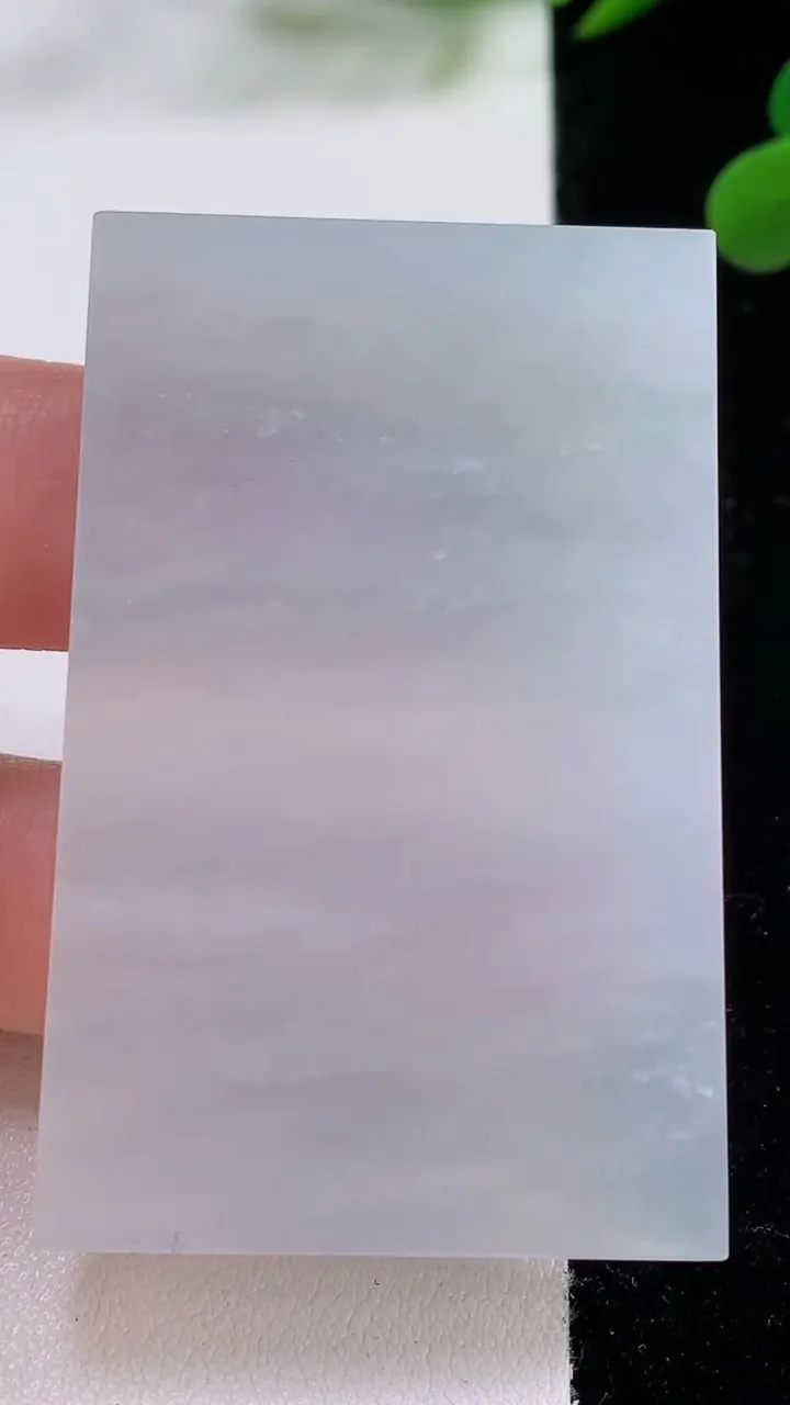 天然A货翡翠无事牌镶嵌件，尺寸54-35.8-5.7，重量:36.39g
11月25日