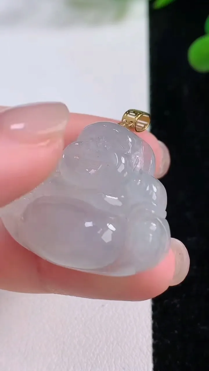 天然A货翡翠种白冰佛公吊坠，尺寸26.8-34.3-7.4，重量:9.75g
11月25日