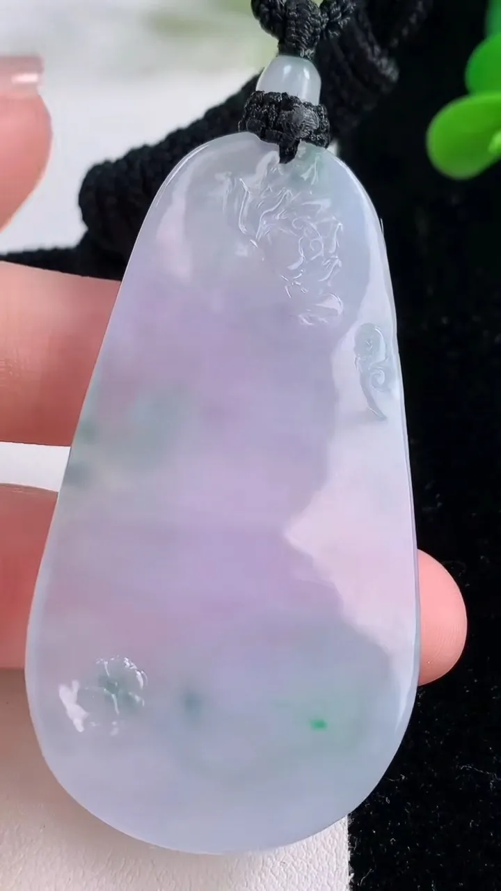 天然A货翡翠春带彩紫罗兰普贤菩萨吊坠，尺寸61.8-33.4-4.7，重量:27.86g
11月25日