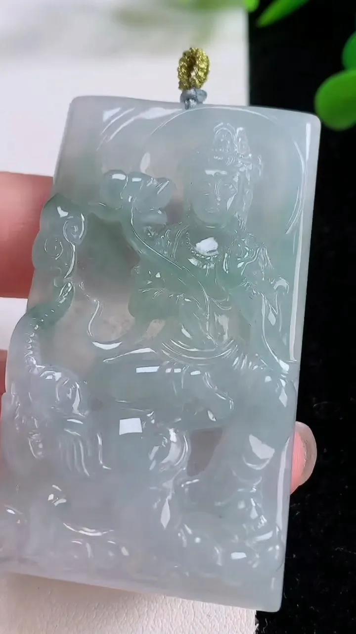 天然A货翡翠普贤菩萨吊坠，尺寸59.8-34.8-5.6，重量:30.00g
11月25日