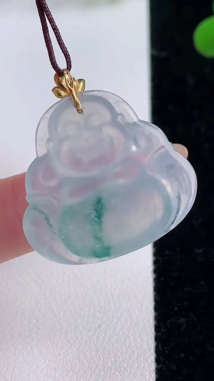 天然A货翡翠种飘花佛公吊坠，尺寸26.5-28.4-5.7，重量:6.82g
11月25日