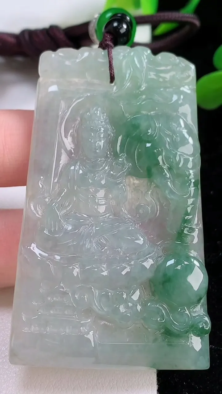 天然A货翡翠普贤菩萨吊坠，尺寸65-38-6，重:29.80g
11月25日