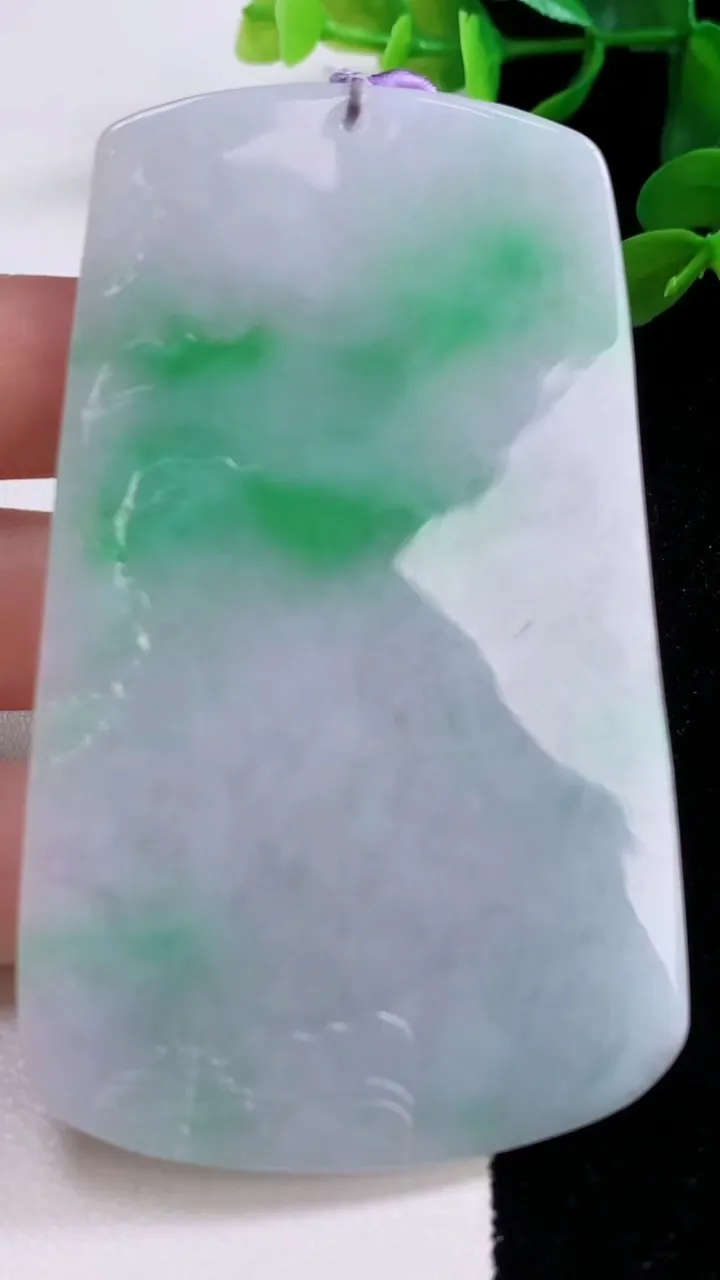 天然A货翡翠山水牌吊坠，尺寸49.7-49-4.8，重量:48.01g
11月25日