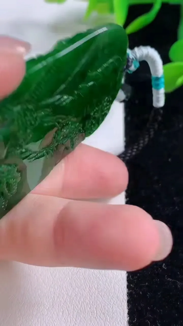 天然A货翡翠山水牌吊坠，尺寸65.4-40.5-5，重:29.56g
11月25日