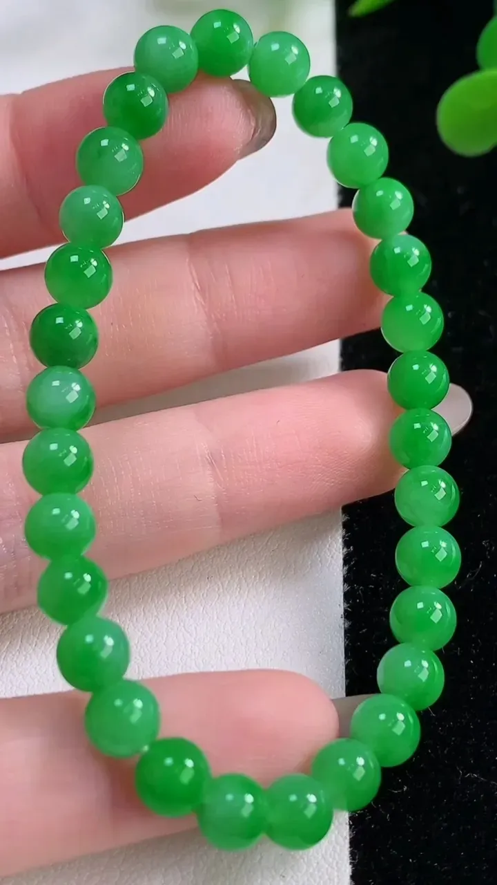 天然A货翡翠圆珠手串，尺寸5.8-30颗，重量:11.41g11月25日
工厂直销收藏佳品,种好水足