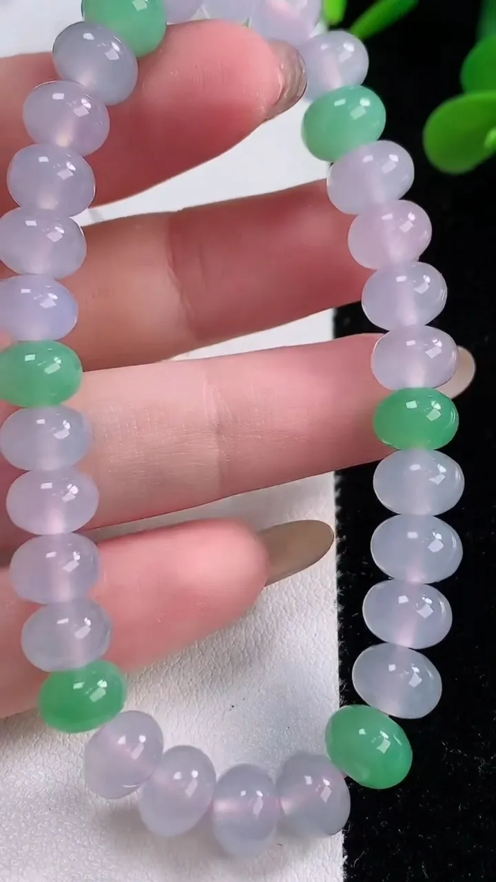 天然A货翡翠算盘珠手串，尺寸8.2-5.5-31颗，重量:23.49g11月25日
工厂直销收藏佳品,种好水足，色泽均匀，有种有色，上手高大气！
