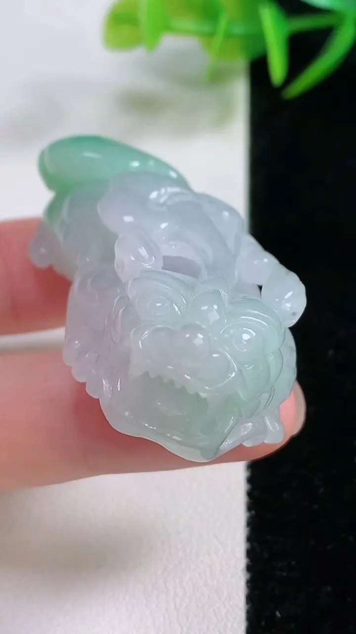 天然A货翡翠貔貅吊坠，尺寸49.3-22.6-15.5，重量:40.36g
11月25日