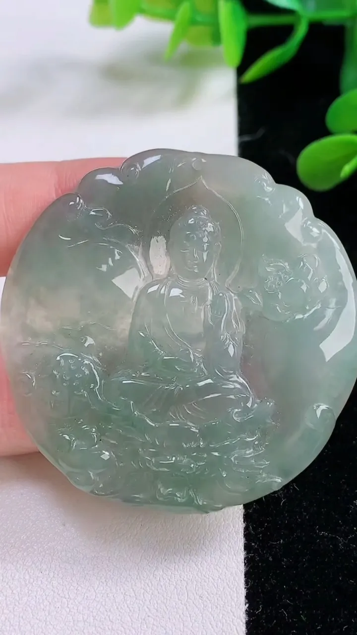天然A货翡翠大日如来吊坠，尺寸49.4-49-4.6，重:22.04g
11月25日