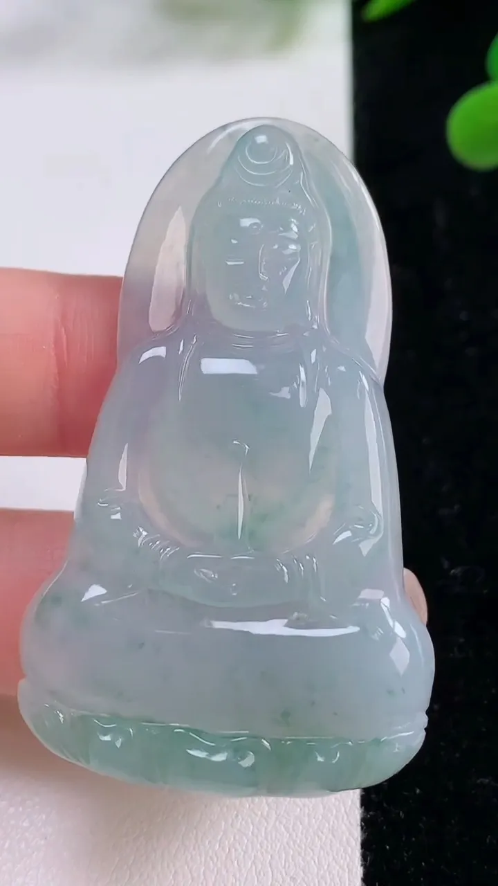天然A货翡翠冰种飘花观音菩萨吊坠，尺寸54-32.7-5.9，重量:17.23g
11月25日