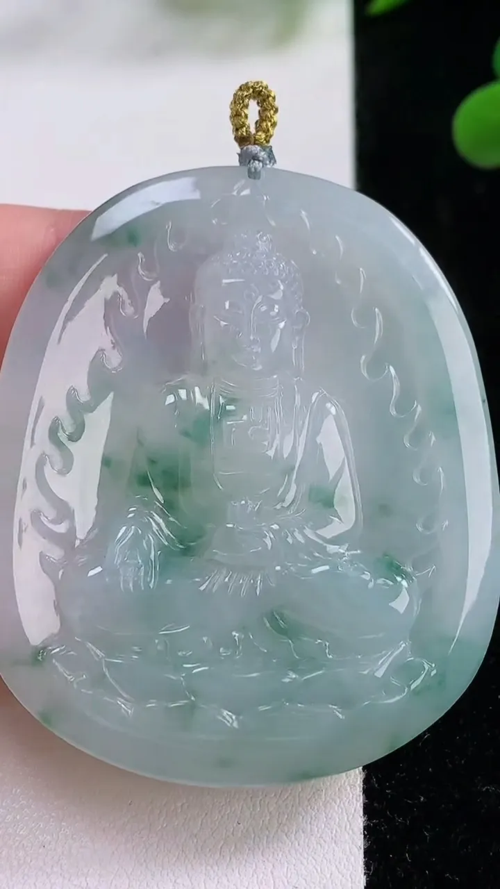 天然A货翡翠冰种飘花阿弥陀佛吊坠，尺寸53-44.7-4.9，重量:25.82g
11月25日