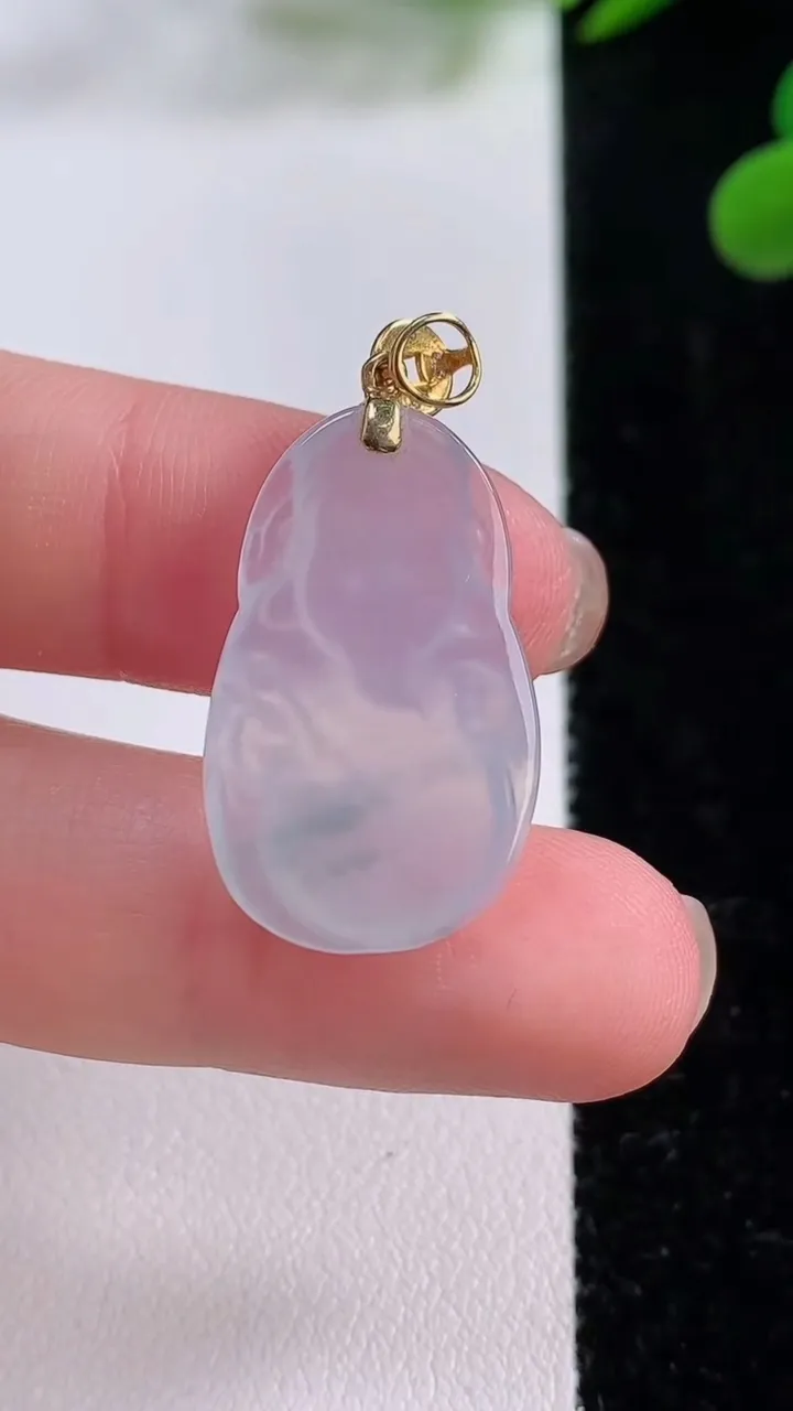 天然A货翡翠种飘花财神爷吊坠，尺寸25.4-15.6-4，重量:3.46g
11月25日