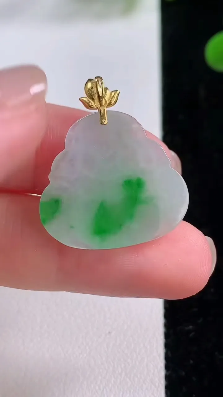 天然A货翡翠佛公吊坠，尺寸21.5-23.2-2.6，重量:2.32g
11月25日
