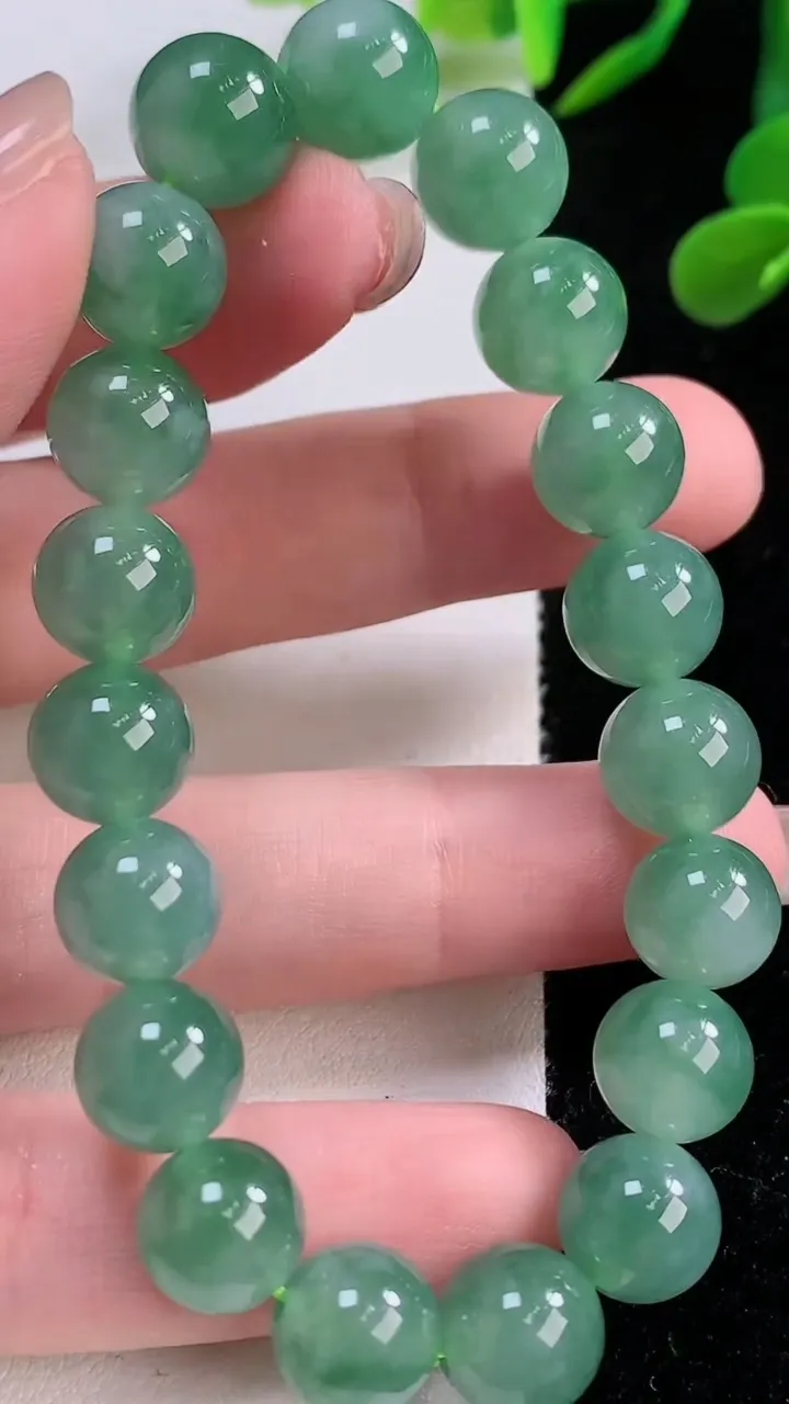 天然A货翡翠圆珠手串，尺寸9.5-19颗，重量:30.00g11月25日
工厂直销收藏佳品,种好水足