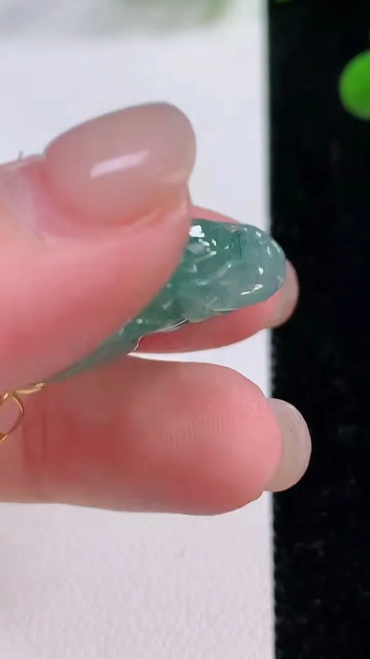 天然A货翡翠貔貅吊坠，尺寸27.2-21-13，重量:9.42g
11月25日