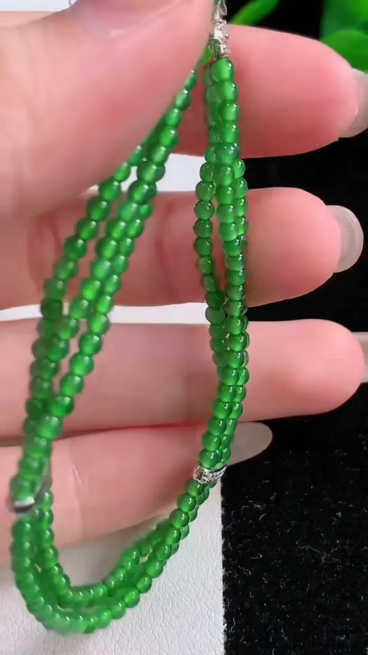 天然A货翡翠小米珠手串，尺寸2.4，重量:6.58g11月25日
工厂直销收藏佳品,种好水足，色泽均匀，有种有色，上手高大气！