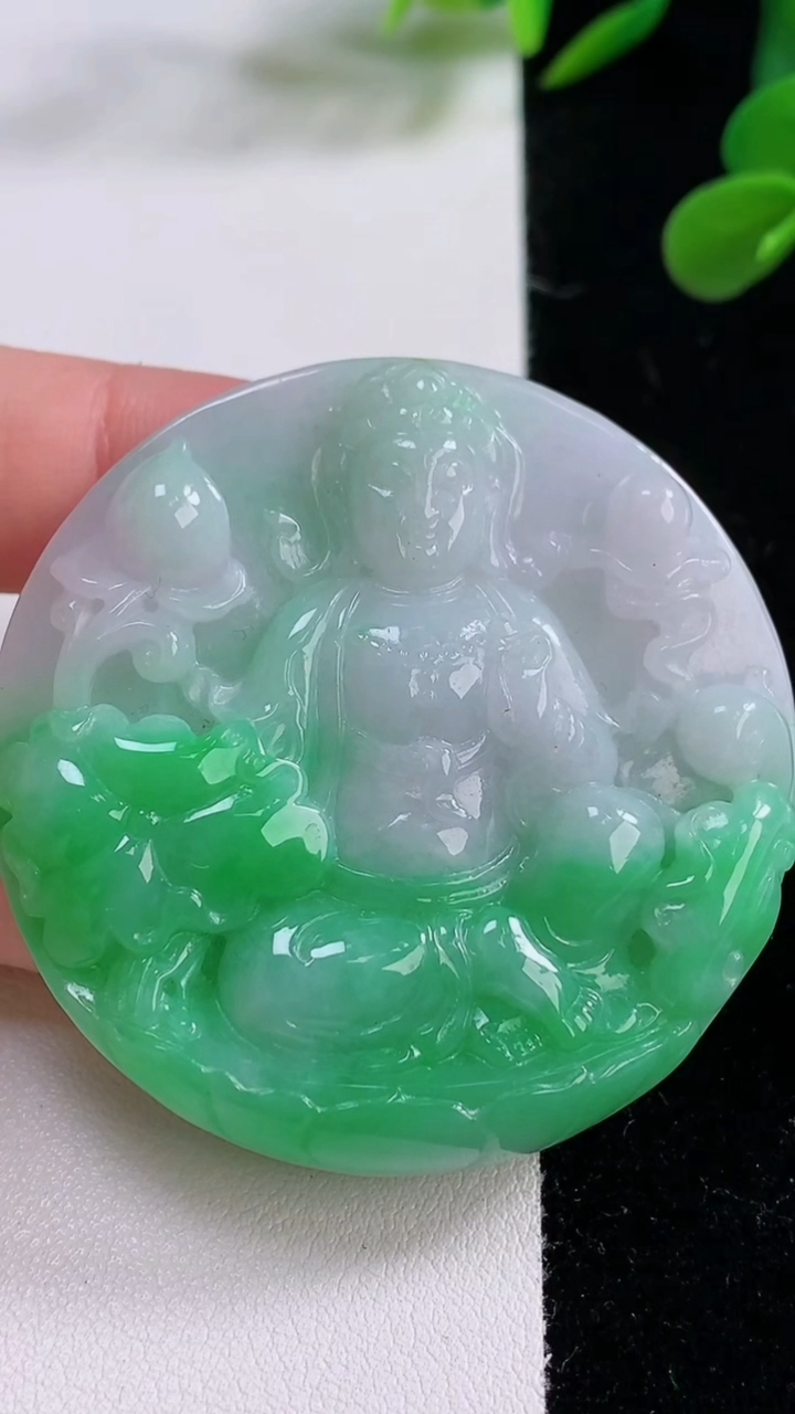 天然A货翡翠度母观音吊坠，尺寸50.3-8.9，重量:44.78g
11月25日