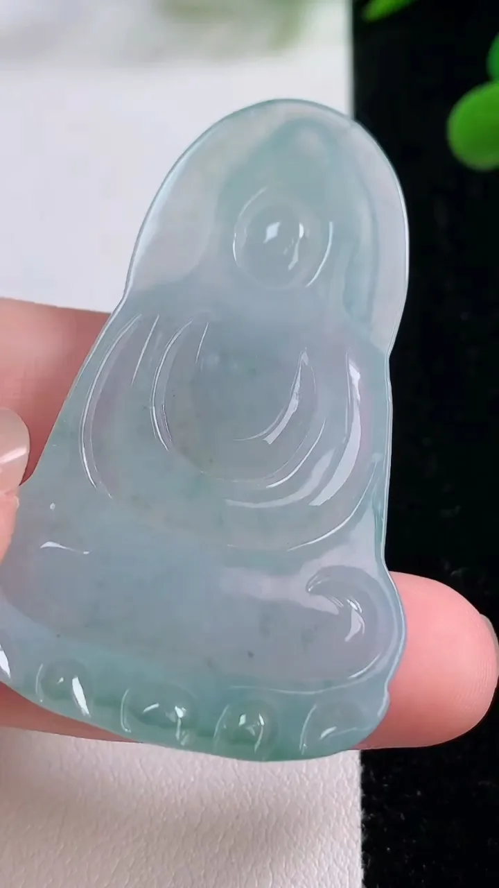 天然A货翡翠冰种飘花观音菩萨吊坠，尺寸54-32.7-5.9，重量:17.23g
11月25日