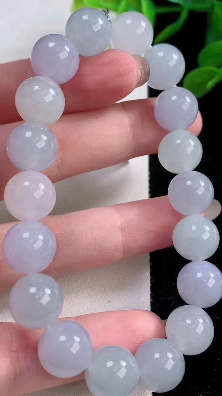 天然A货翡翠紫罗兰圆珠手串，尺寸10.8-18颗，重量:41.07g11月25日
工厂直销收藏佳品,种好水足，色泽均匀，有种有色，上手高大气！