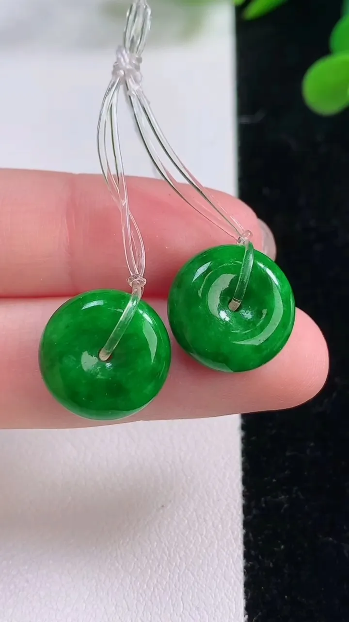 天然A货翡翠平安扣吊坠一对，尺寸14.2-6，重量:7.56g
11月25日