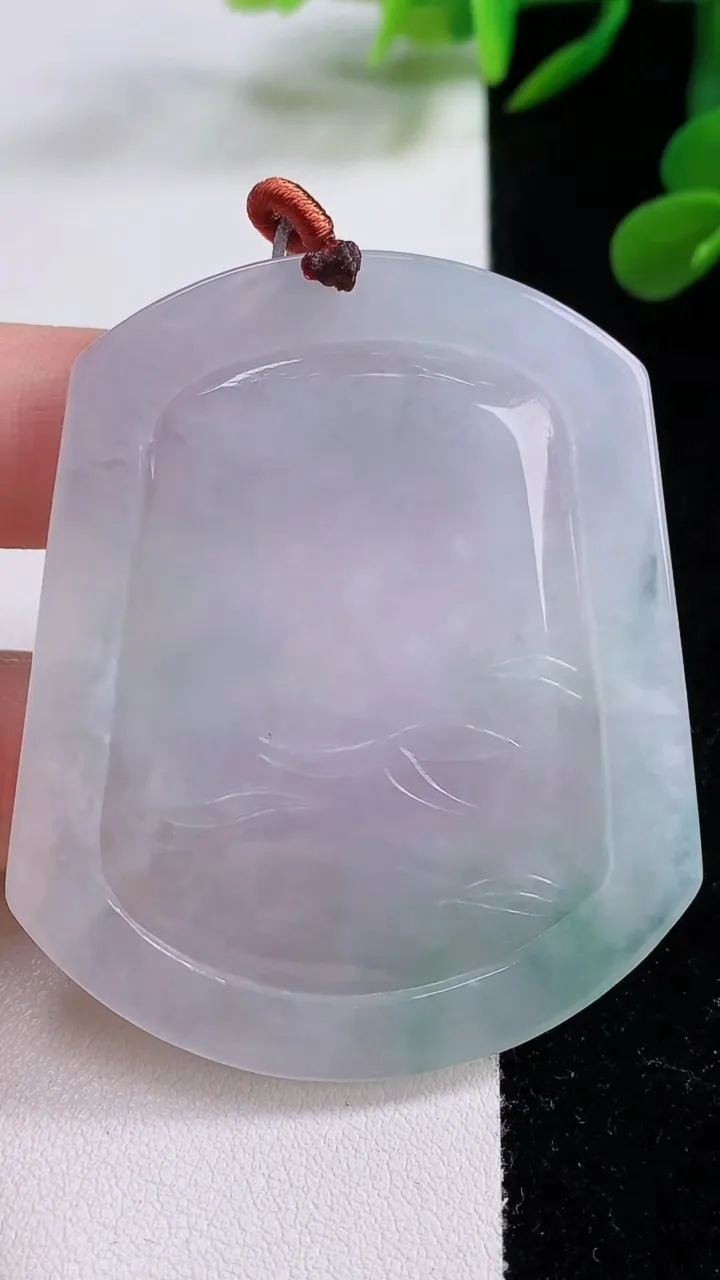 天然A货翡翠龙牌吊坠，尺寸57-48.2-5.6，重量:33.15g
11月25日