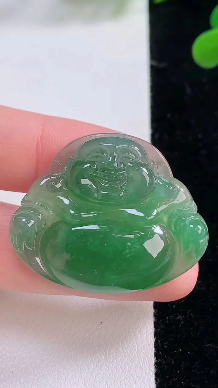 天然A货翡翠佛公镶嵌件，尺寸29-36-6.1，重量:11.03g
11月25日