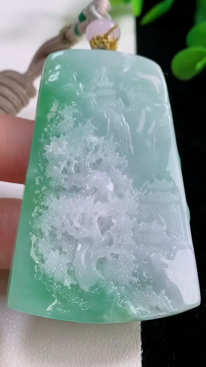 天然A货翡翠山水牌吊坠，尺寸62-40.4-8，重量:56.61g
11月25日